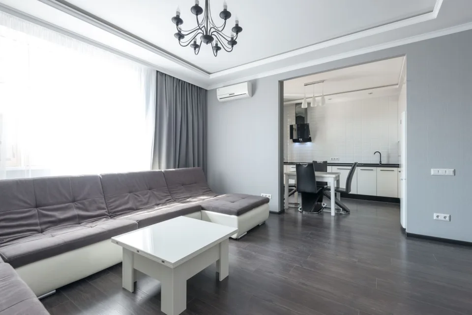 Dụng cụ và linh kiện trong tiệm